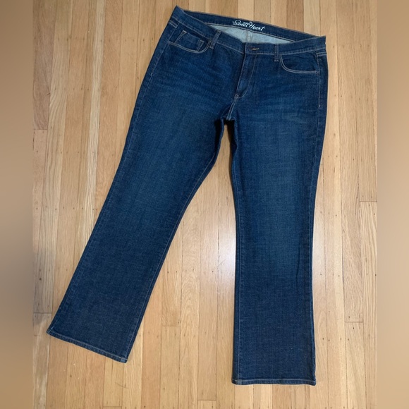 EUC OLD NAVY “THE SWEETHEART” 5 POCKET BOOTCUT JEANS IN SIZE 16R - Picture 4 of 13